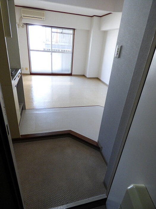 物件内観写真11　(玄関)
