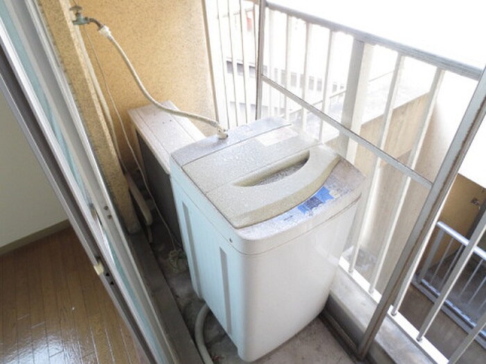 イ－グルビルの洗濯機置場