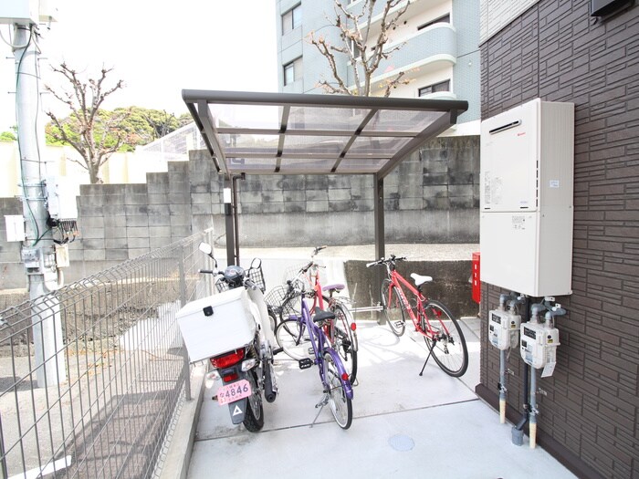 物件外観写真3　(駐輪場)