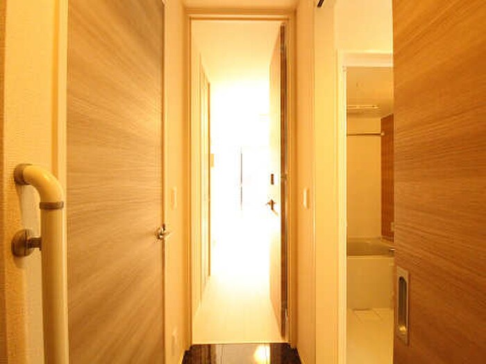 物件内観写真16　(廊下)