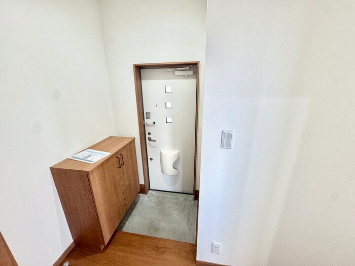 物件内観写真11　(玄関)