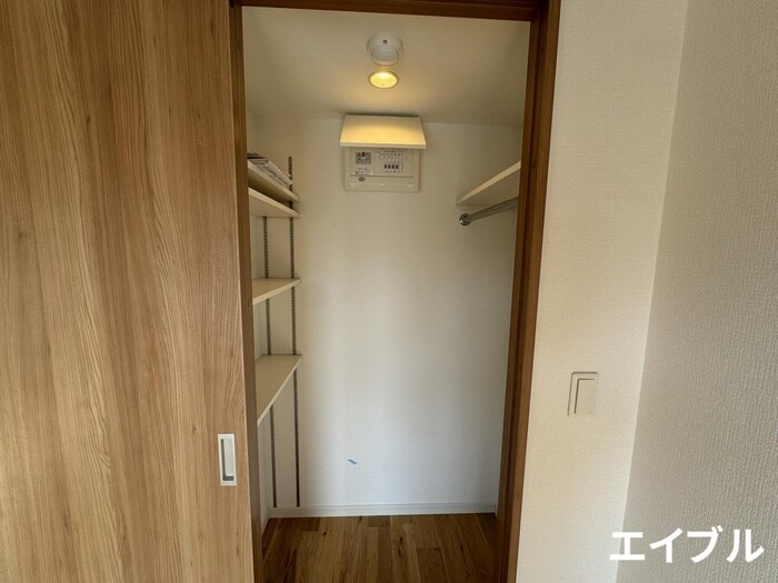 物件内観写真8　(玄関)