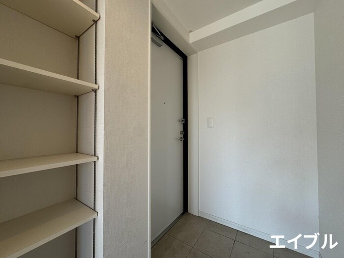 物件内観写真12　(玄関)