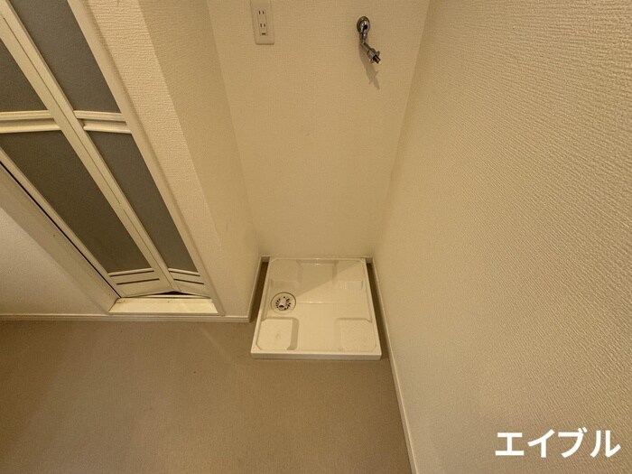 物件内観写真15　(洗濯機置場)