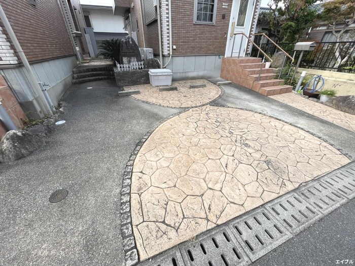 物件外観写真3　(駐車場)