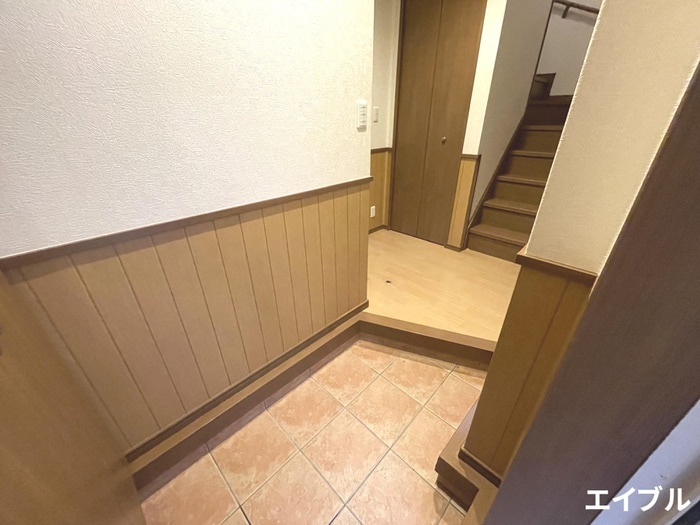 物件内観写真12　(玄関)