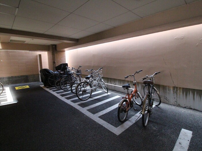 物件外観写真2　(駐輪場)