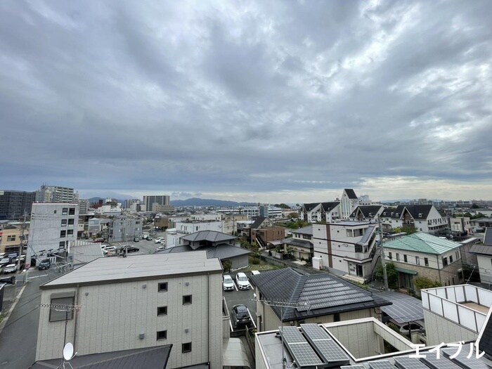 物件内観写真8　(室内からの展望)