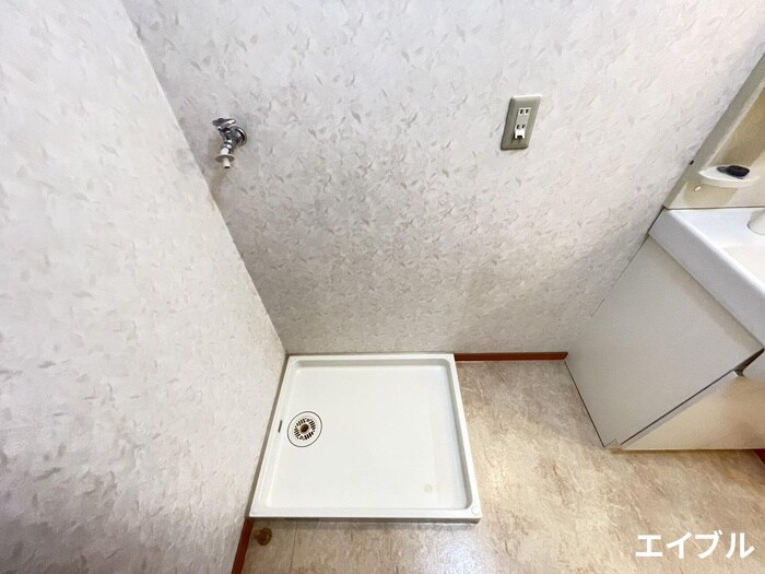 物件内観写真12　(洗濯機置場)