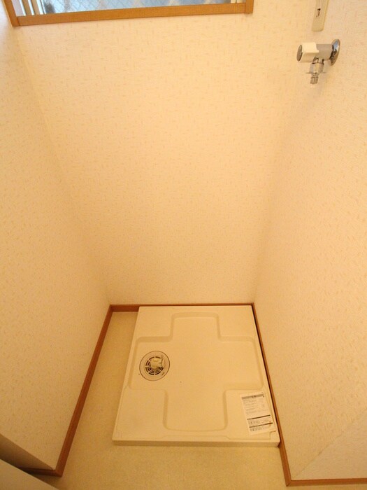 物件内観写真16　(洗濯機置場)