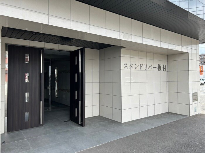 物件外観写真4　(エントランス部分)