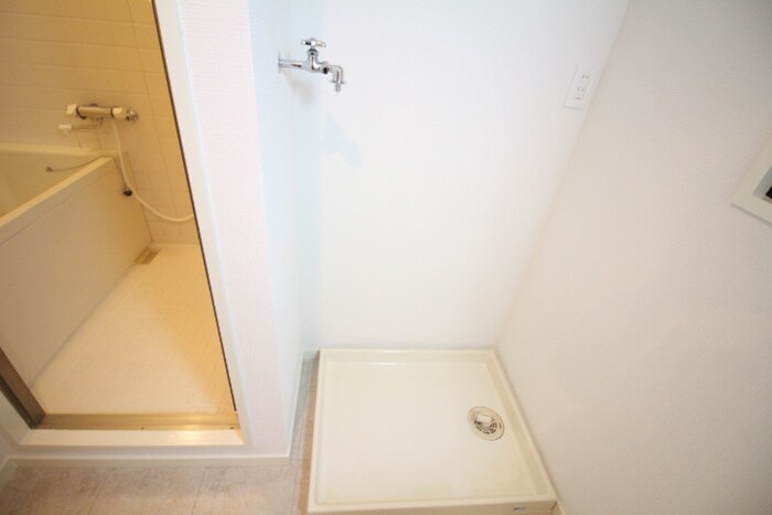 物件内観写真15　(洗濯機置場)