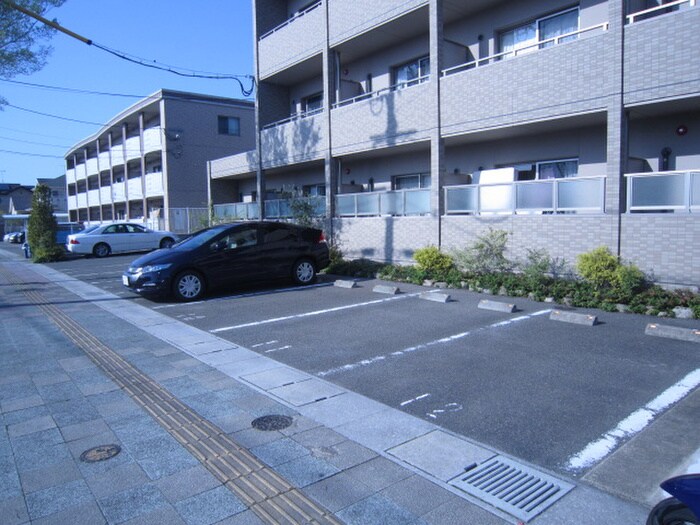 物件外観写真4　(駐車場)