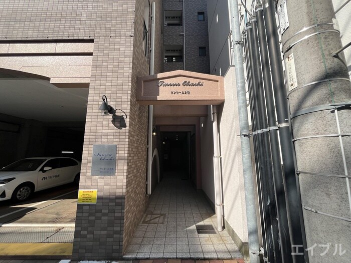 物件外観写真3　(エントランス部分)