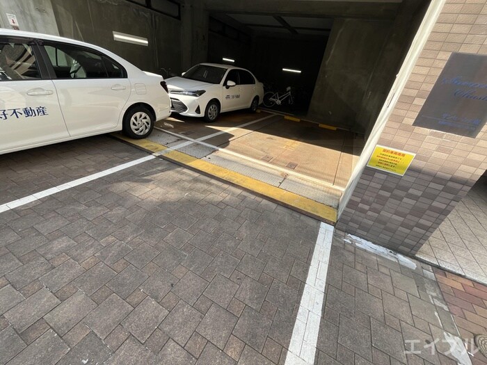 物件外観写真4　(駐車場)