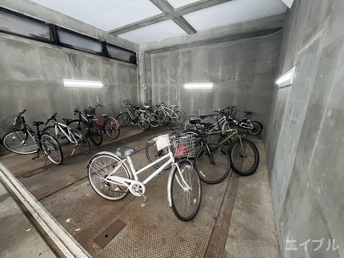 物件外観写真5　(駐輪場)