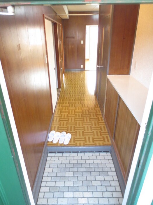 物件内観写真4　(玄関)