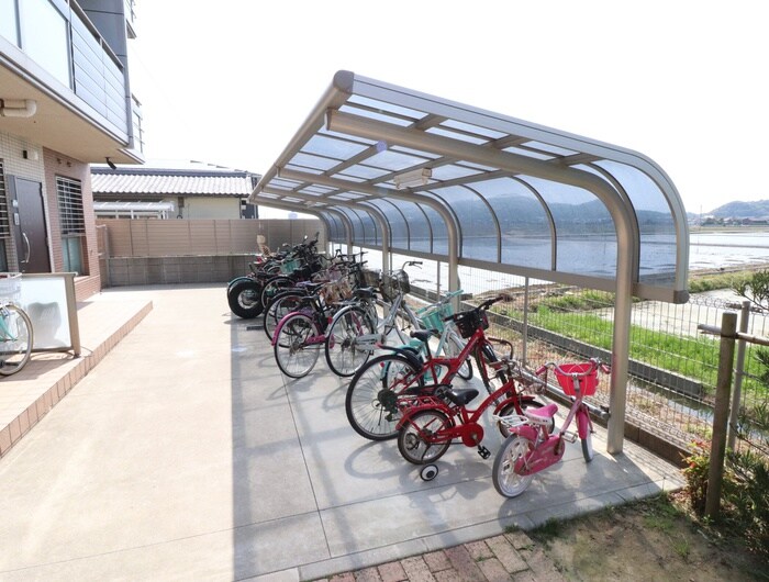 物件外観写真6　(駐輪場)