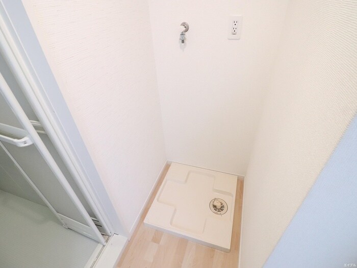 物件内観写真13　(洗濯機置場)