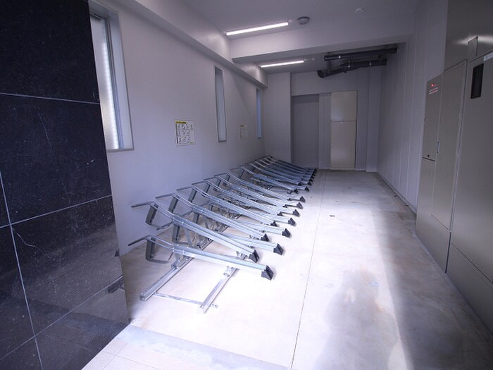 物件外観写真4　(駐輪場)