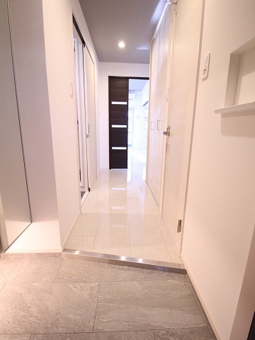 物件内観写真16　(玄関)