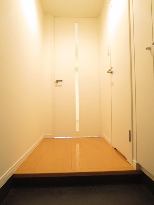 物件内観写真13　(玄関)