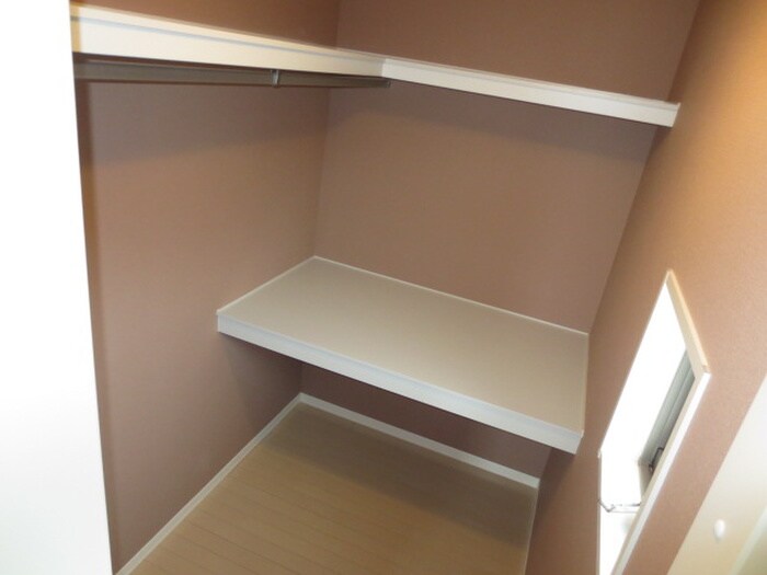 物件内観写真12　(収納)