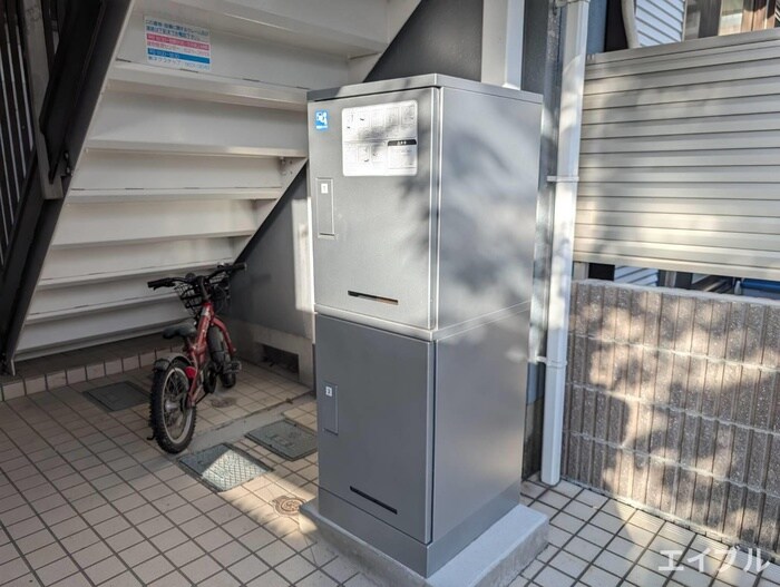 物件外観写真3　(エントランス部分)