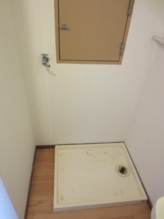 物件内観写真8　(洗濯機置場)