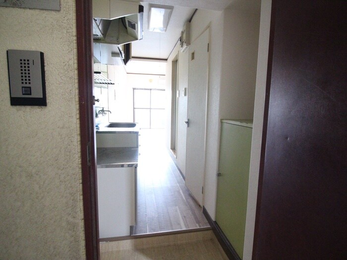 物件内観写真10　(玄関)