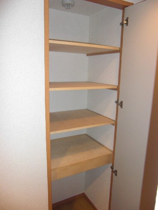 物件内観写真12　(玄関)