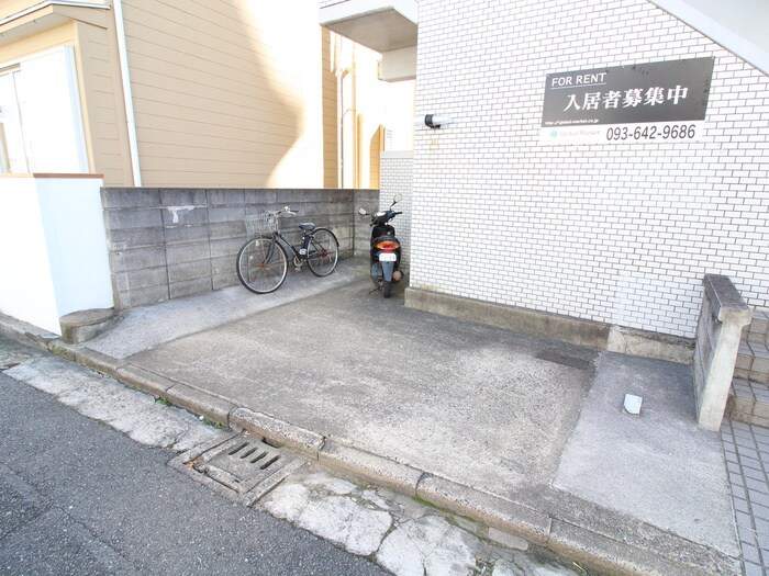 物件外観写真4　(駐車場)