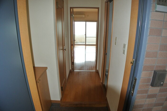 物件内観写真7　(玄関)