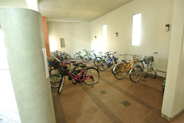 物件外観写真3　(駐輪場)