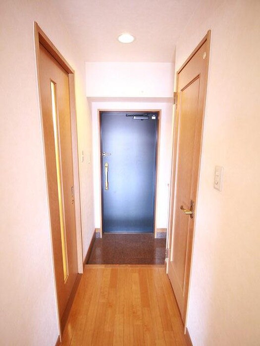 物件内観写真10　(玄関)