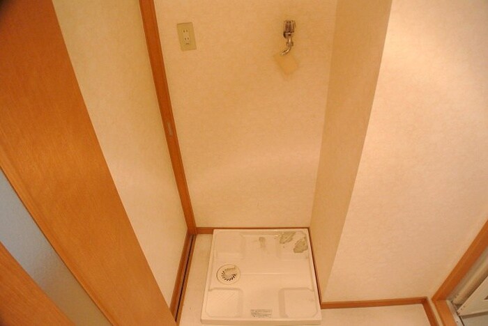 物件内観写真12　(洗濯機置場)