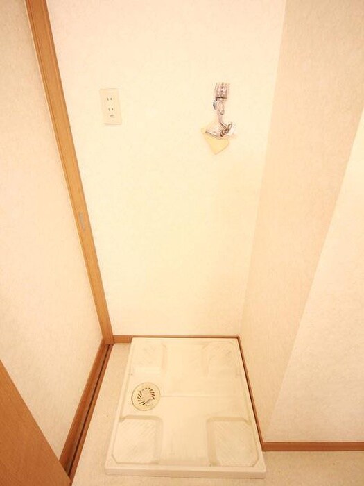 物件内観写真18　(洗濯機置場)