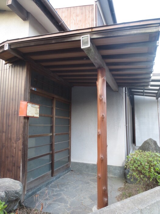 物件外観写真3　(エントランス部分)