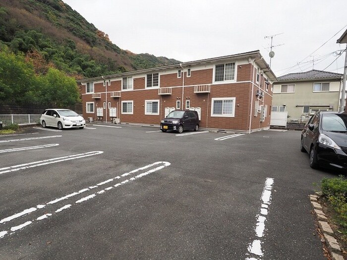 物件外観写真4　(駐車場)