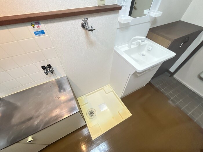 物件内観写真14　(洗濯機置場)