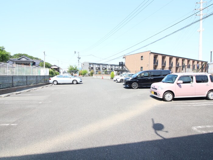物件外観写真5　(駐車場)