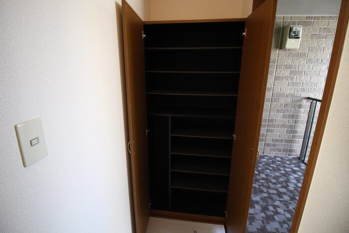 物件内観写真7　(靴箱)