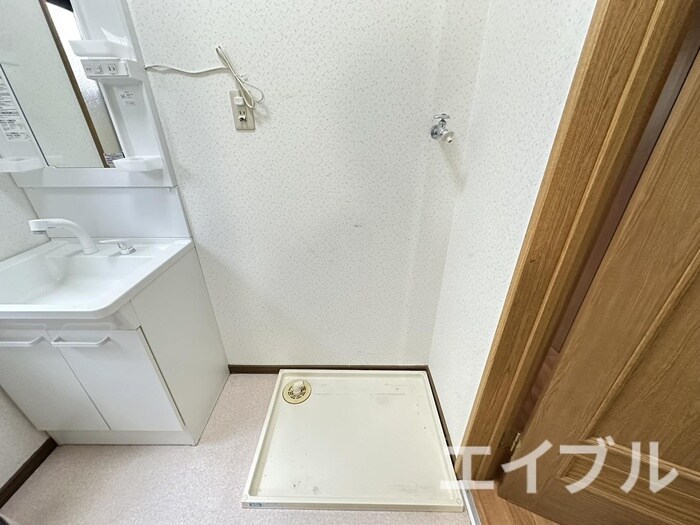 物件内観写真8　(洗濯機置場)