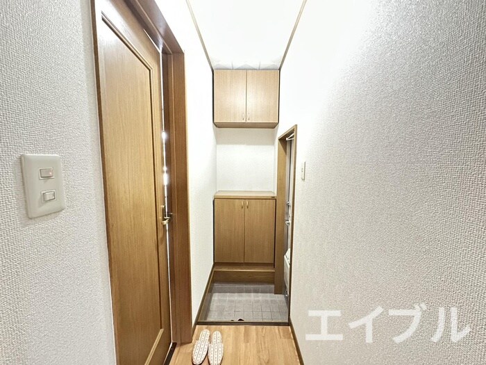 物件内観写真12　(玄関)