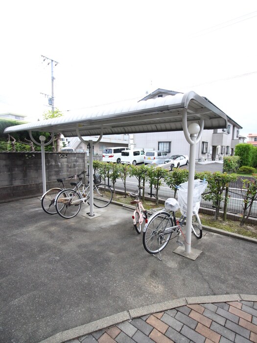物件外観写真3　(駐輪場)