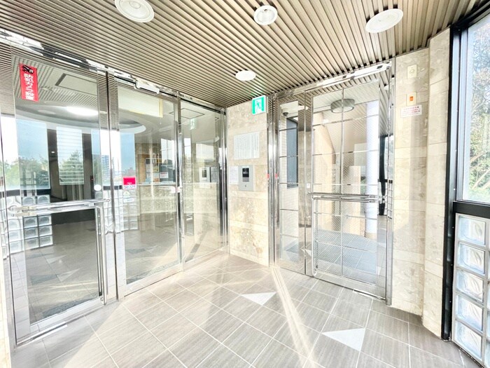 物件外観写真2　(エントランス部分)