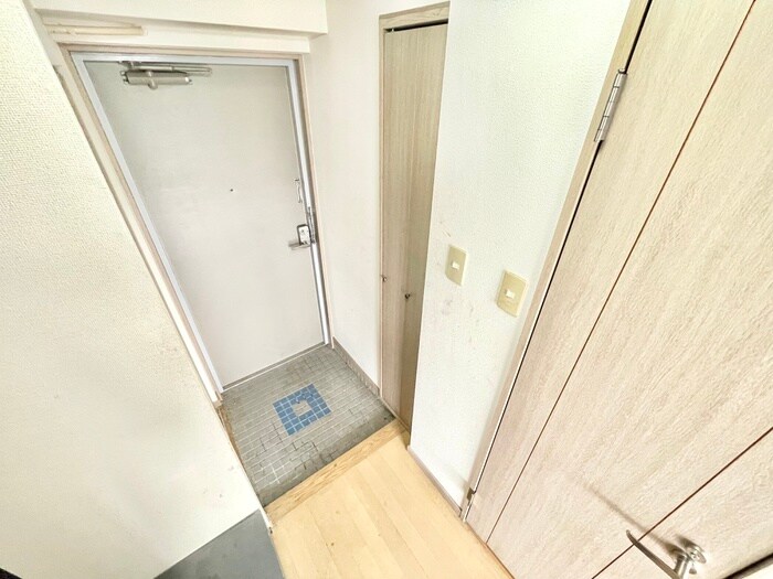 物件内観写真12　(玄関)