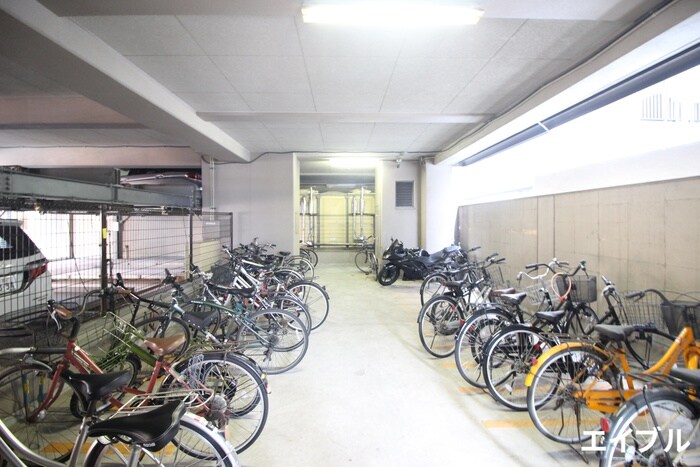 物件外観写真4　(駐輪場)