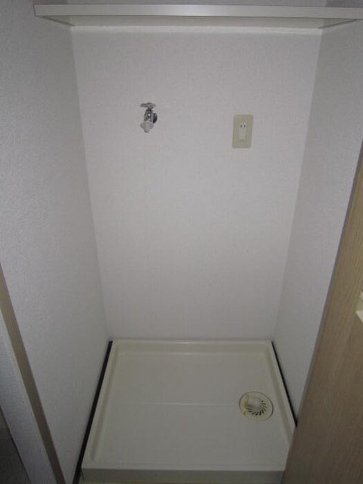 物件内観写真12　(洗濯機置場)