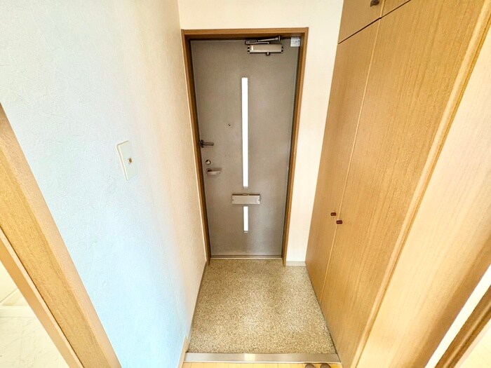 物件内観写真12　(玄関)